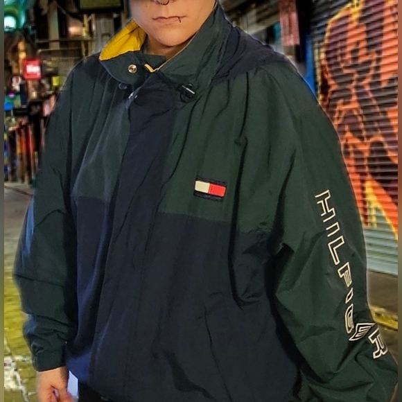 90s Vintage Tommy Hilfiger Hooded Jacket - Picture 2 of 7